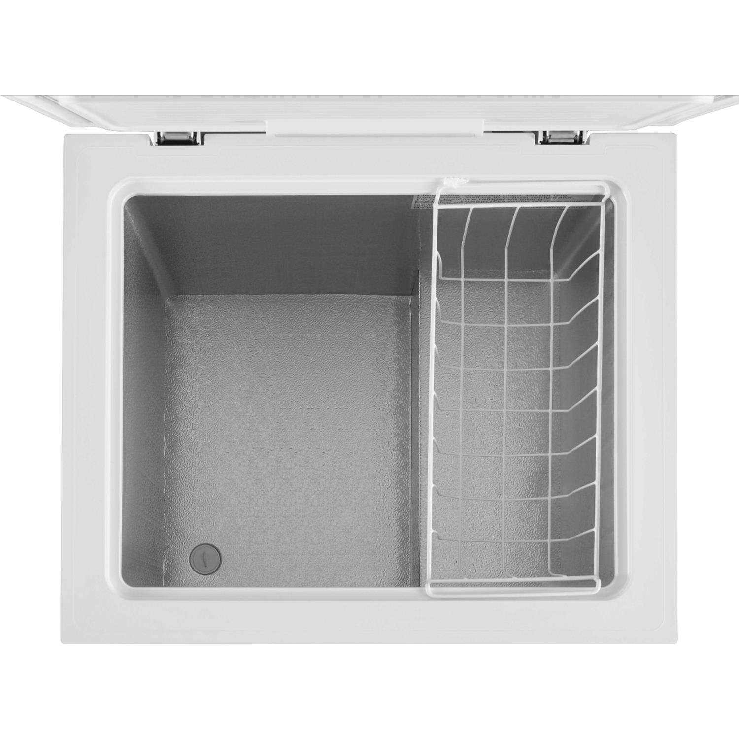Insignia 5.0 Cu. ft. Chest Freezer - Image 2