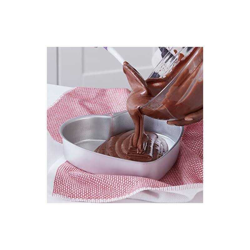 Wilton Decorator Preferred Cake Pan-Heart - Image 3