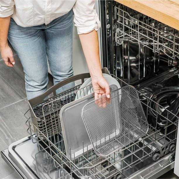 Beautiful 6 Slice Touchscreen Air Fryer Toaster Oven - Image 4