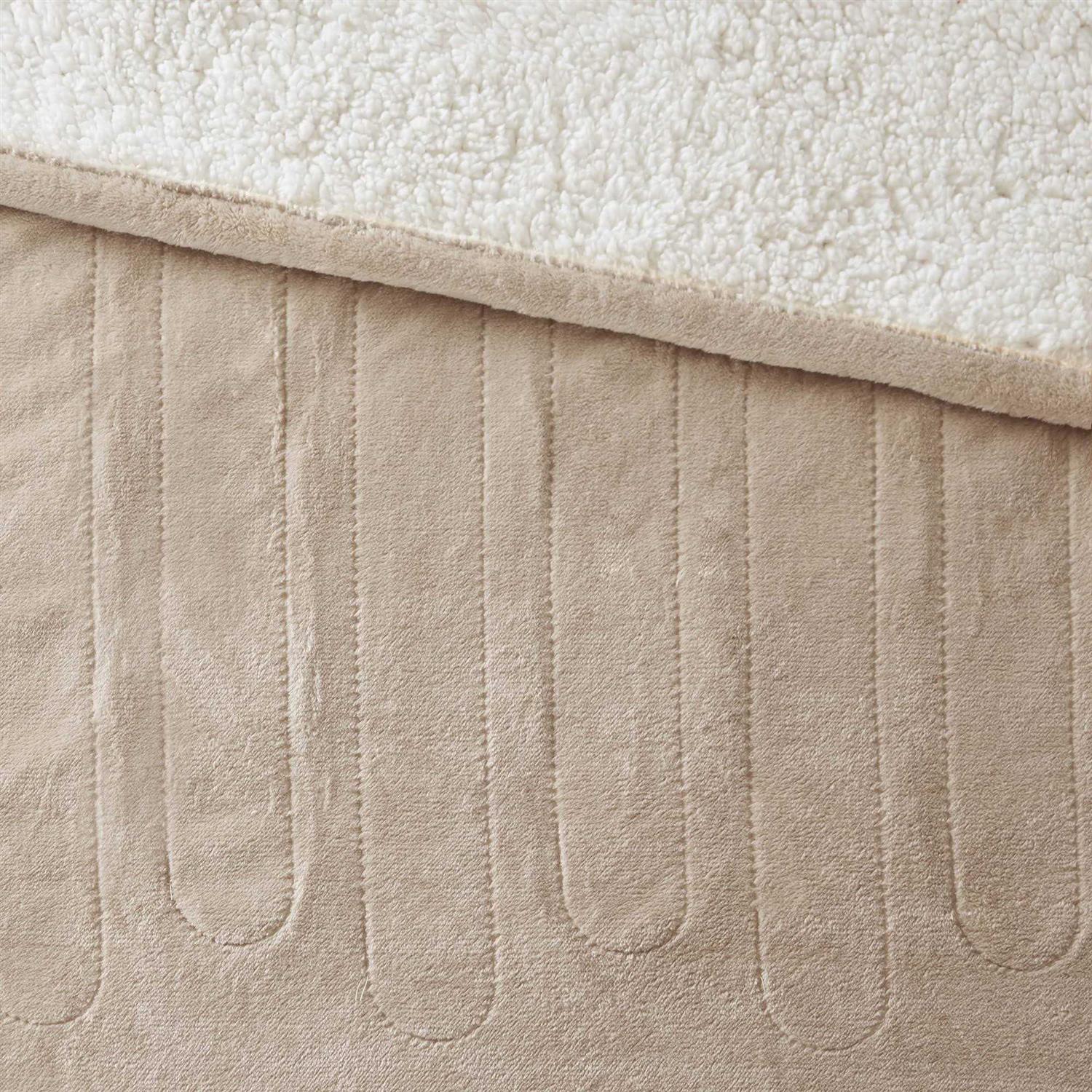 Woolrich Heated Plush to Berber Throw - Image 4